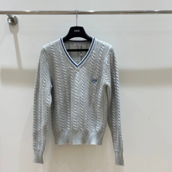 Twisted rope embroidered logo long-sleeved sweater