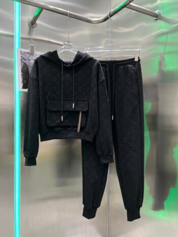 Drawstring hooded sweatshirt and pants suit