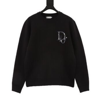 Knitted sweater with monogram embroidery
