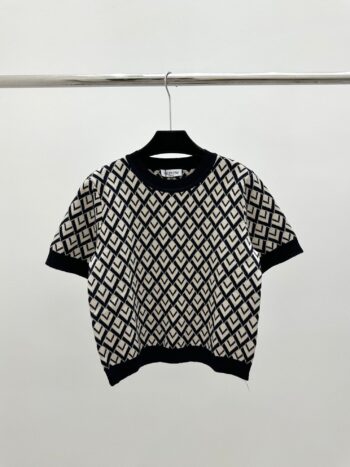 Contrast triangle pattern jacquard knit crew neck short sleeves