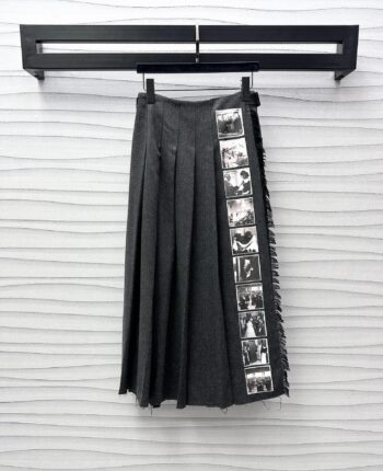 High-waisted one-piece pleated skirt