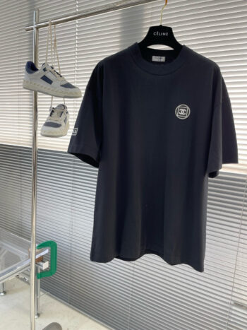 Three-dimensional silicone technology t-shirt
