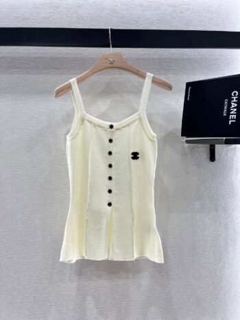 Button strap knitted vest