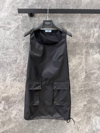 P 25 Inverted Triangle Logo Solid Color Sleeveless Vest Skirt