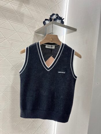 Striped collar knitted vest