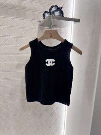 Logo knit vest