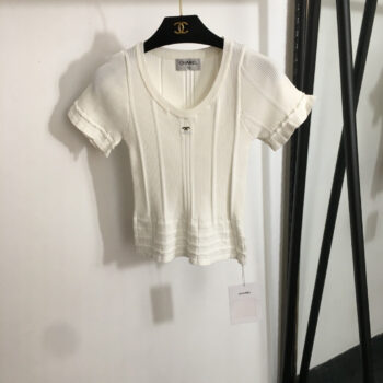 Slim Fit V-Neck Short Sleeve Knit Top