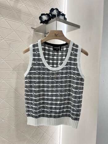 Hollow knit vest