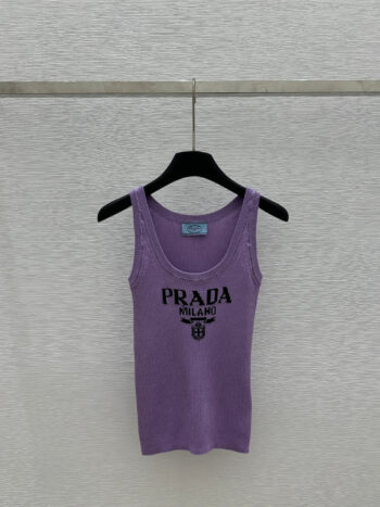 Round neck color blocked letter knitted vest