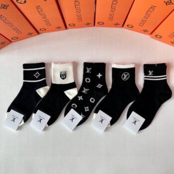 (5 pairs in a box)   Super popular small item socks