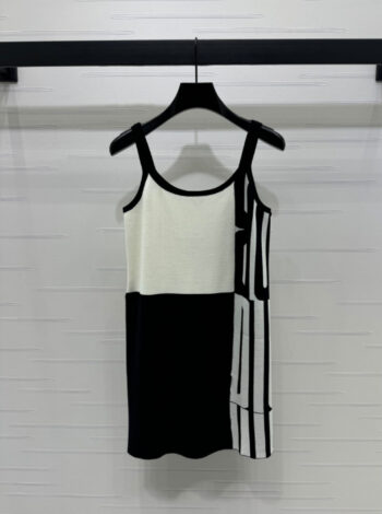 D 25 sling-back knit dress