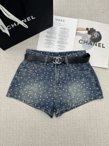 25 Chanel spring and summer new small high waist A version of the denim shorts