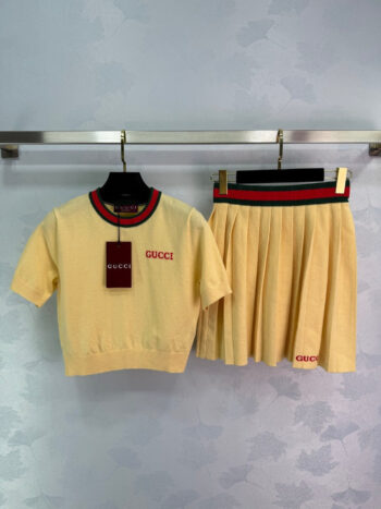 G 25 College Style Knit Short Sleeve  Pleated Skirt Set