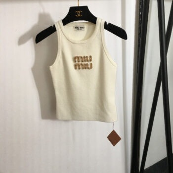 25Logo sticker slim knit vest