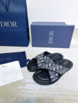 Dior__1__MonMon_2bc628db-5bbd-4d37-904f-472fb0929fa4.jpg